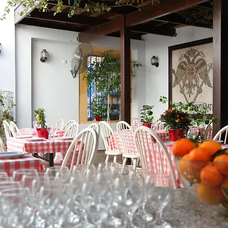 센트룸 - 시티 센터 호텔 니코시아